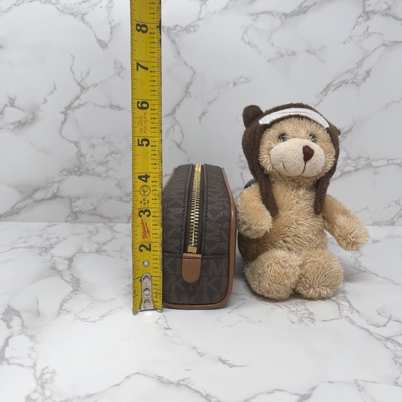 Michael Kors Giftables Medium Pencil Case - Picture 5 of 10